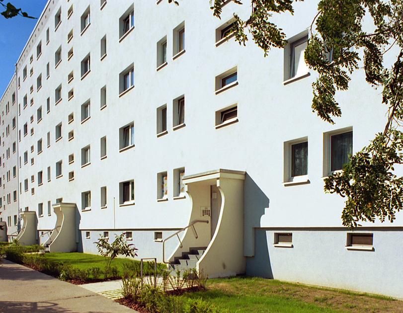 Die 3-Zimmerwohnung ist mit einem innen liegenden Wannenbad ausgestattet. Die Küche verfügt über ein - Foto 1