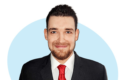 Портрет члена совета арендаторов Рагнара Фрея. Он улыбается в камеру.